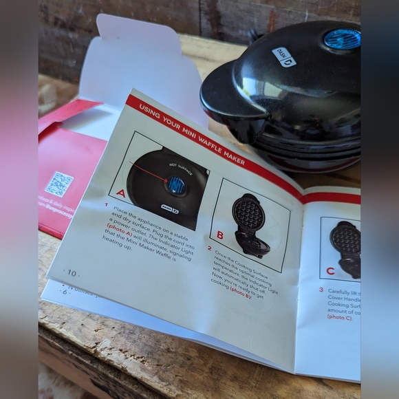 New in Box Dash Mini Skull Electric Waffle Maker - Picture 14 of 16